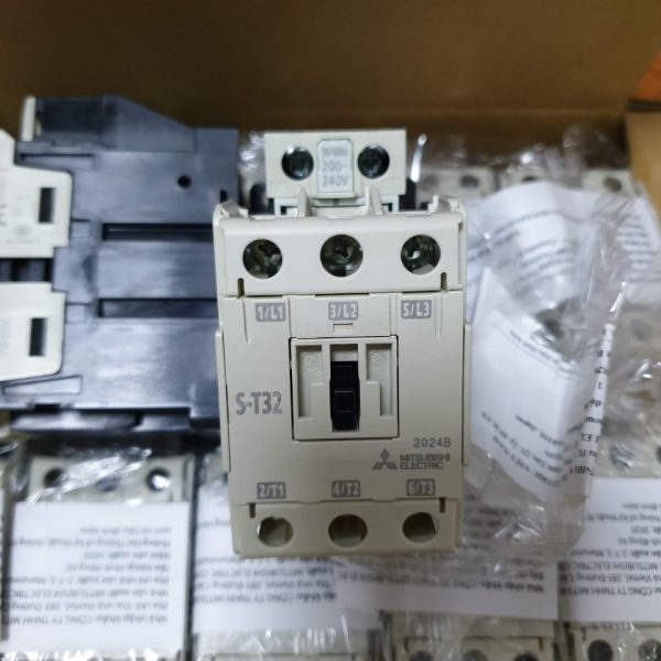 CONTACTOR S-T32 AC200V