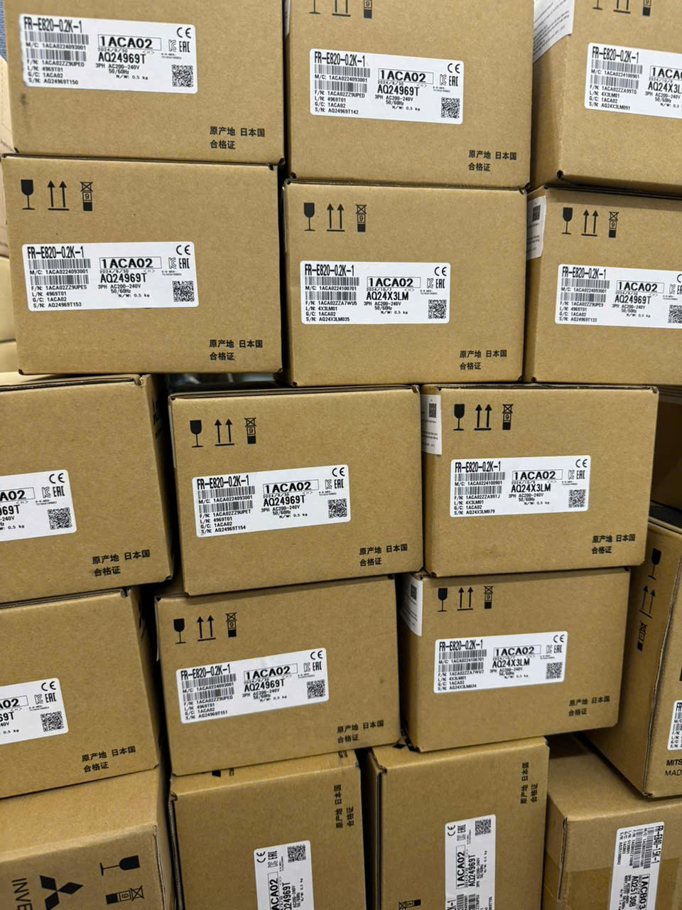 BIẾN TẦN MITSUBISHI FR-E820-0.2K-1